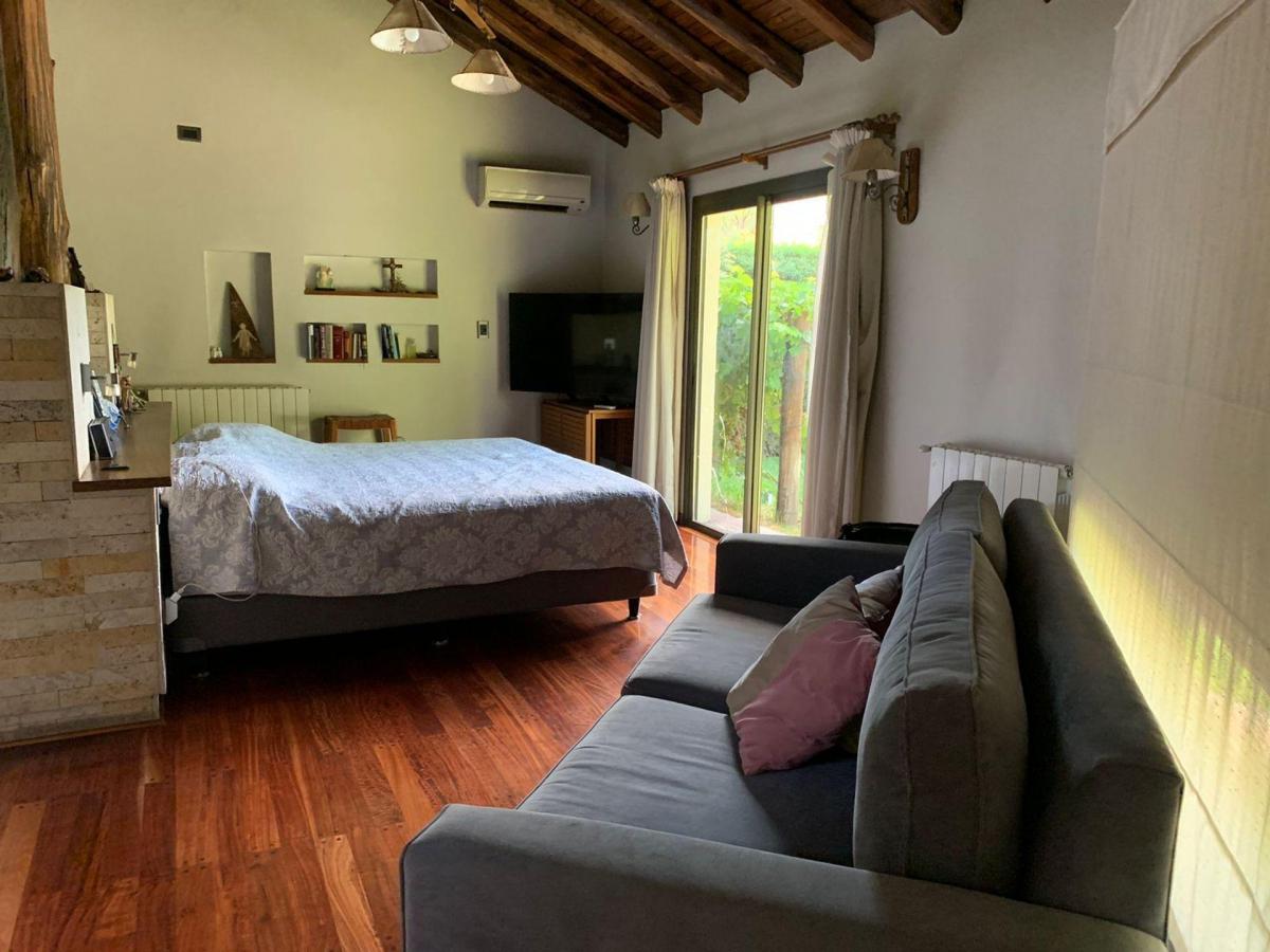 Casa 8 Ambientes Venta Club de Campo Mendoza 2