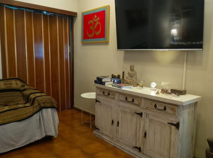 Amplia casa en venta con depto independiente 4