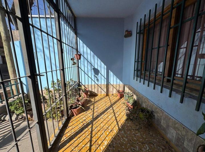 VENTA CASA 2 DORMITORIOS CON COCHERA EN SAN JOSE 2