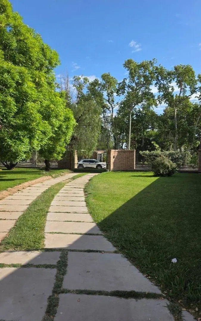 EXCELENTE CASA EN VENTA CARRIL GODOY CRUZ 5