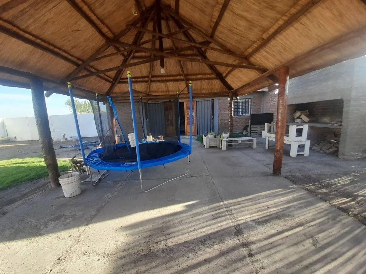 VENTA QUINCHO CON PILETA COLONIA SEGOVIA 3