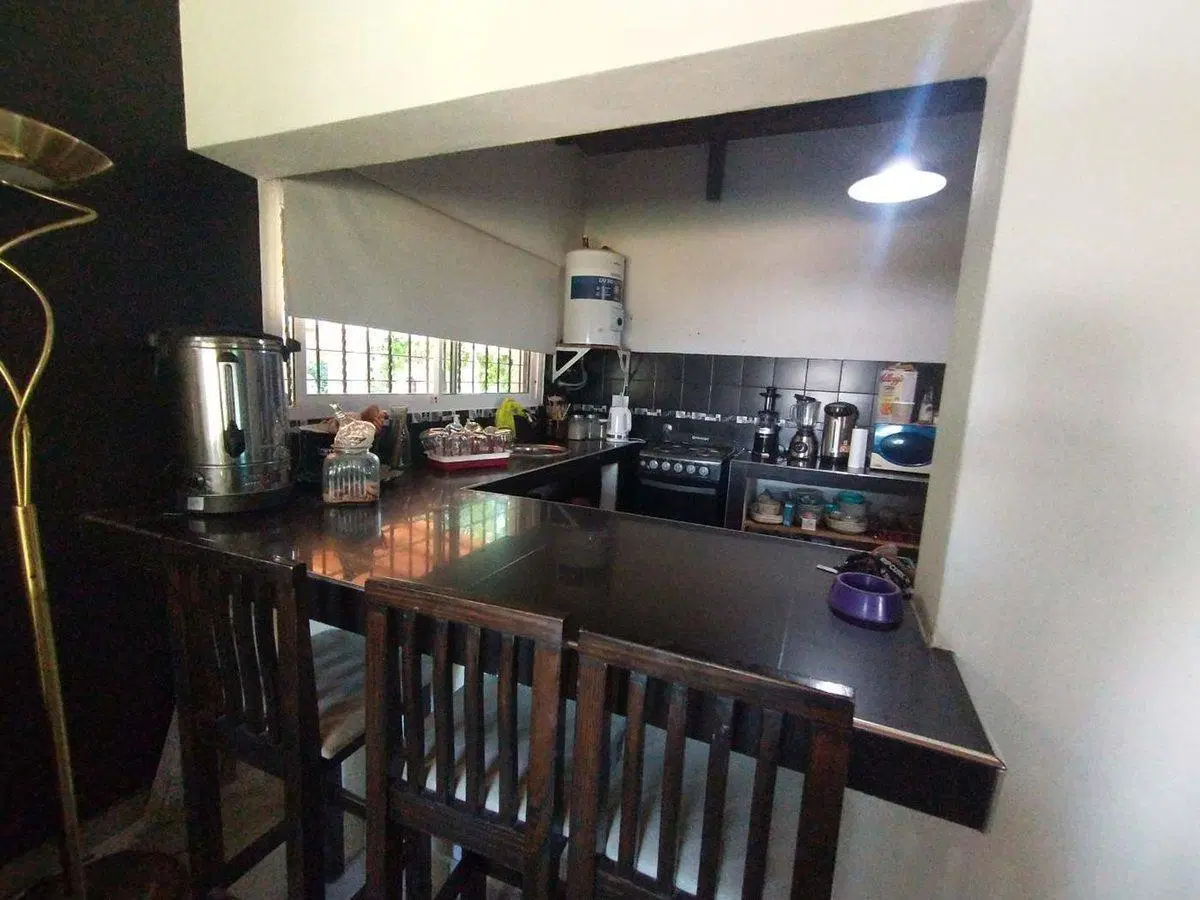 VENTA DE CASA CON  PILETA RODEO DEL MEDIO MAIPU 3