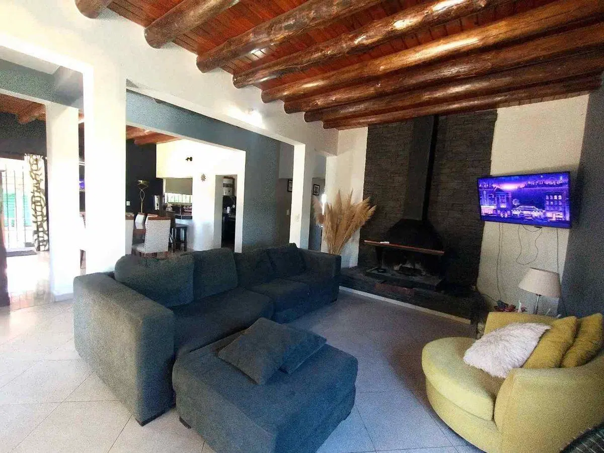 VENTA DE CASA CON  PILETA RODEO DEL MEDIO MAIPU 4