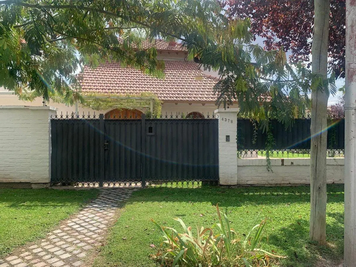 EXCELENTE CASA EN VENTA LUJAN DE CUYO 3