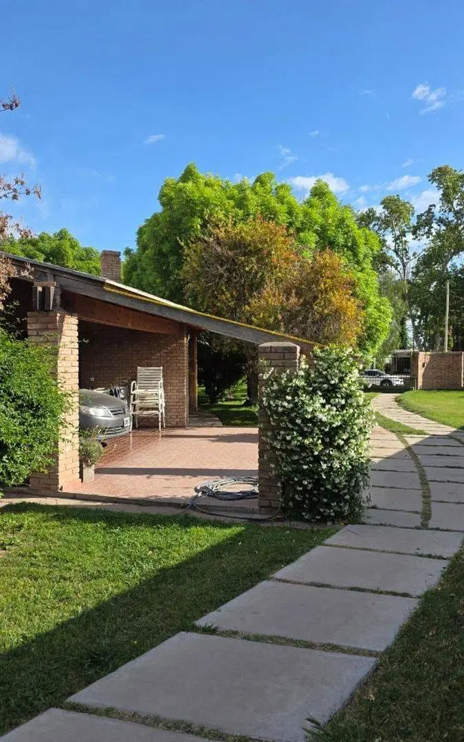 EXCELENTE CASA EN VENTA CARRIL GODOY CRUZ 2