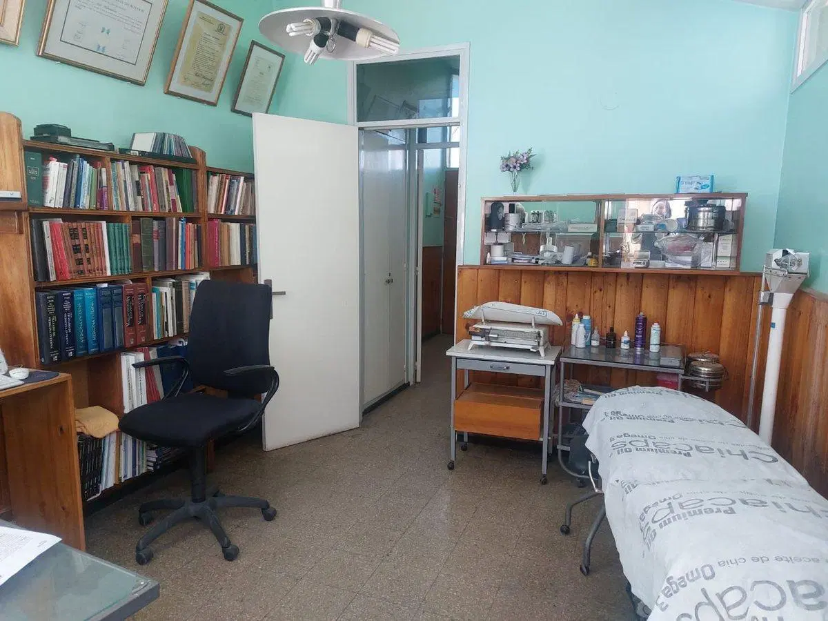 CASA EN ALQUILER (APTA USO COMERCIAL)PERITO MORENO 5