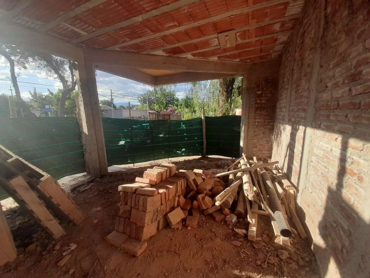 VENTA DE LOCAL COMERCIAL A ESTRENAR GODOY CRUZ 2