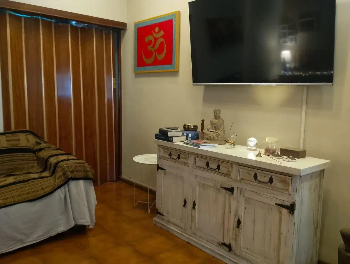 Amplia casa en venta con depto independiente 4