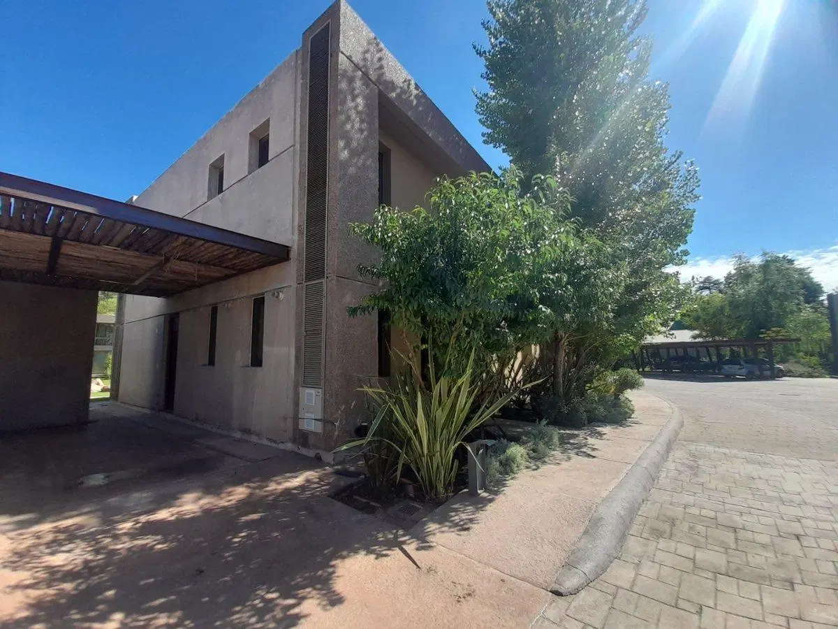 VENTA DUPLEX DE CATEGORIA CHACRAS DE CORIA 3