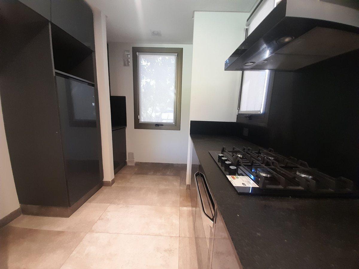 Foto de VENTA DUPLEX DE CATEGORIA CHACRAS DE CORIA, imagen 2