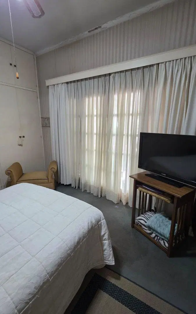 CASA EN VENTA 5TA IDEAL VIVIENDA O USO COMERCIAL 4
