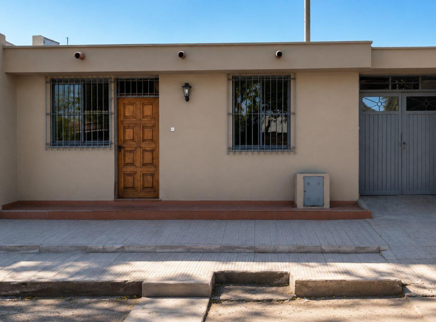 Casa 2 Dormitorios + Dpto cerca hiper Libertad