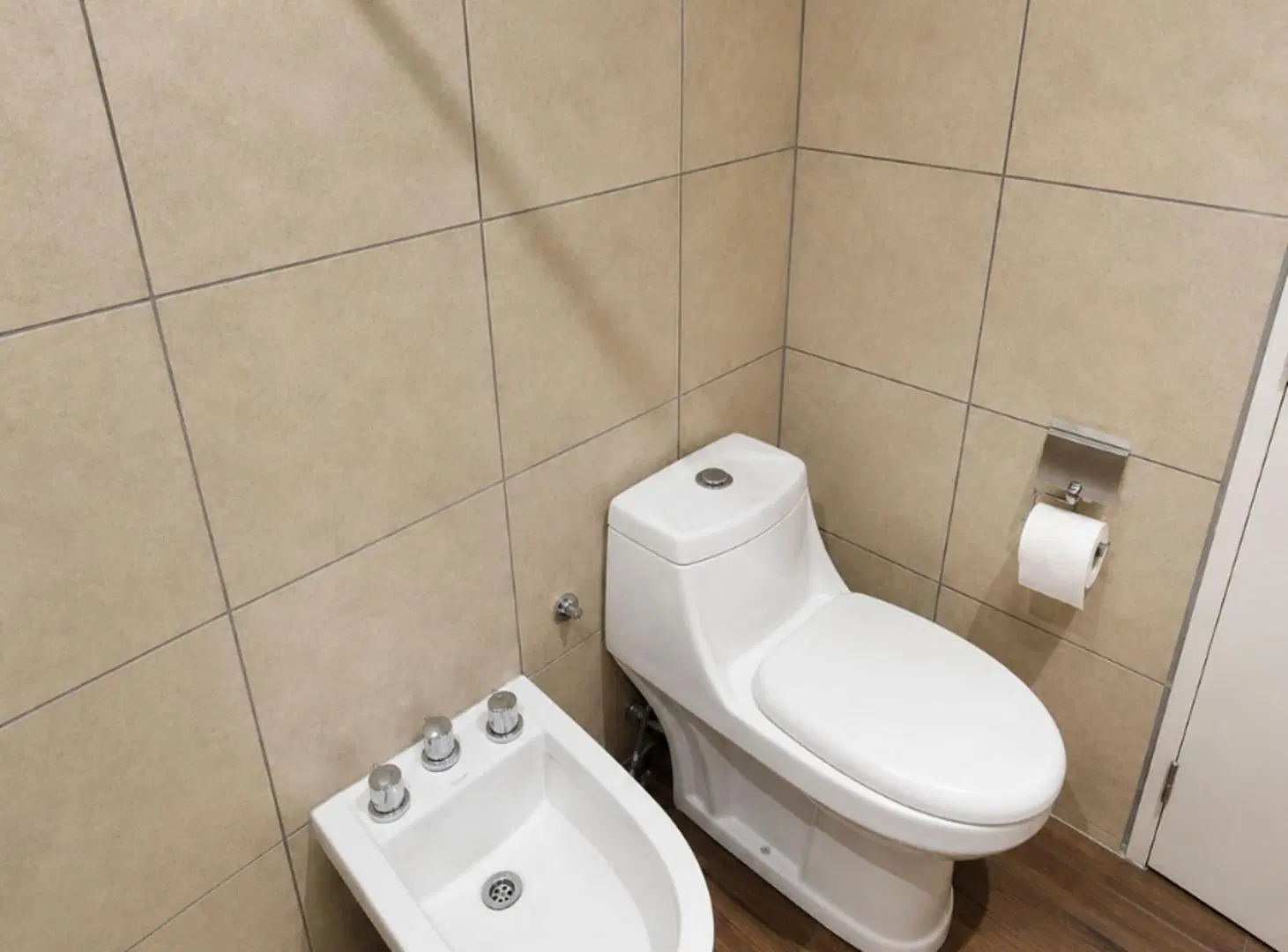 Casa 2 Dormitorios + Dpto cerca hiper Libertad 5