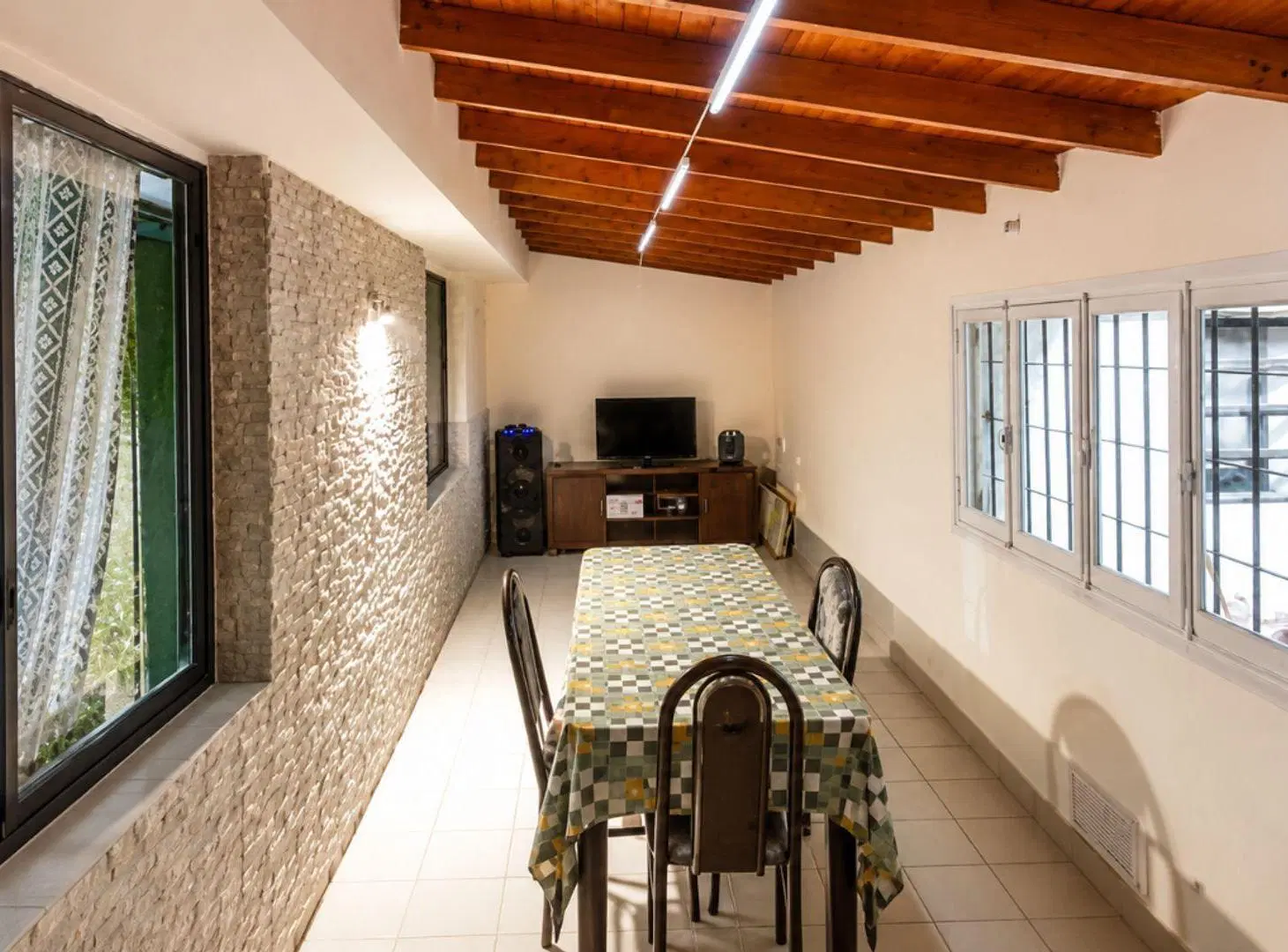 Casa 2 Dormitorios + Dpto cerca hiper Libertad 2