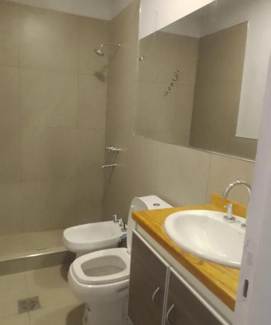 VENTA  DEPARTAMENTO CON COCHERA 5