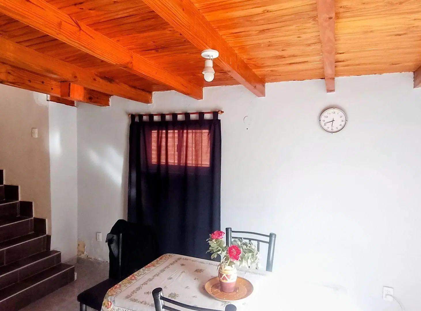 VENTA DE CASA CON PILETA CHACRAS DE CORIA 4
