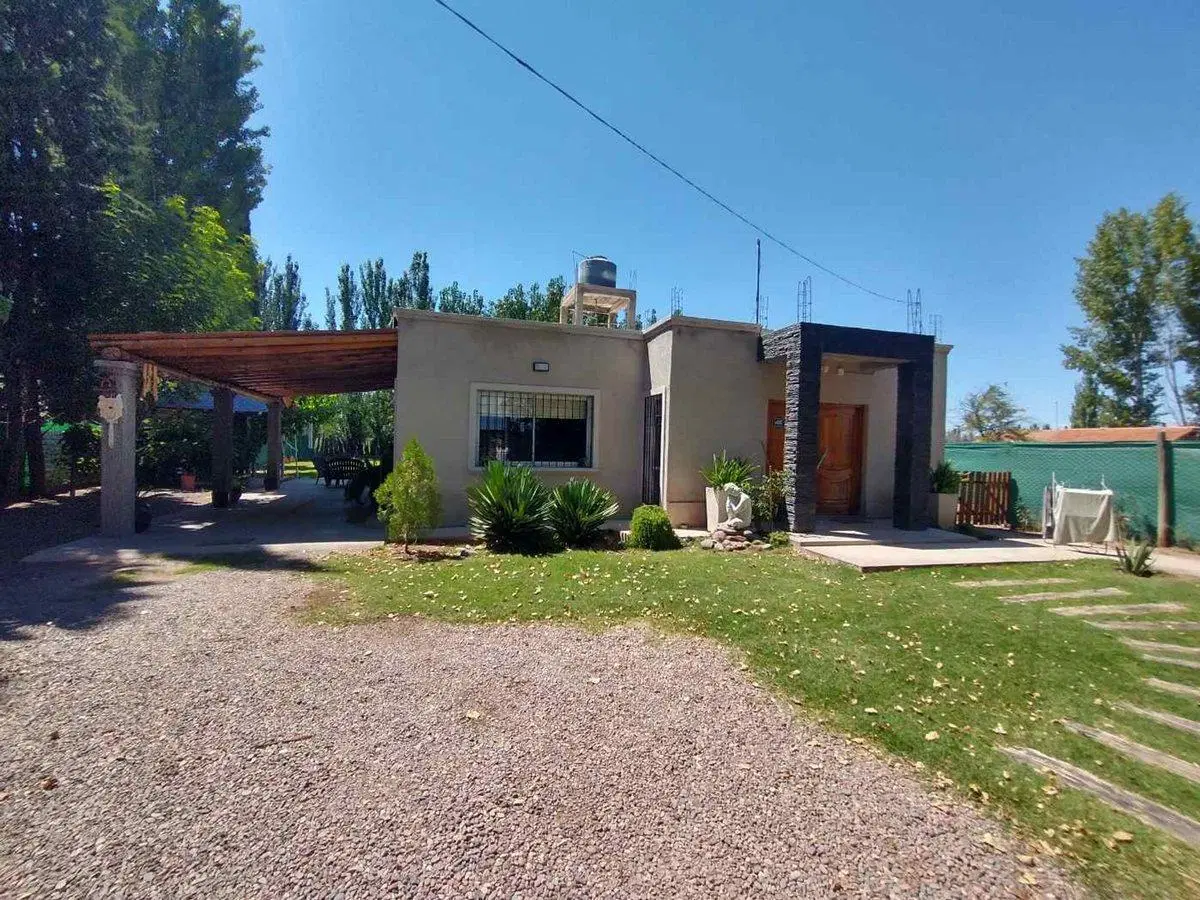 VENTA DE CASA CON  PILETA RODEO DEL MEDIO MAIPU 4