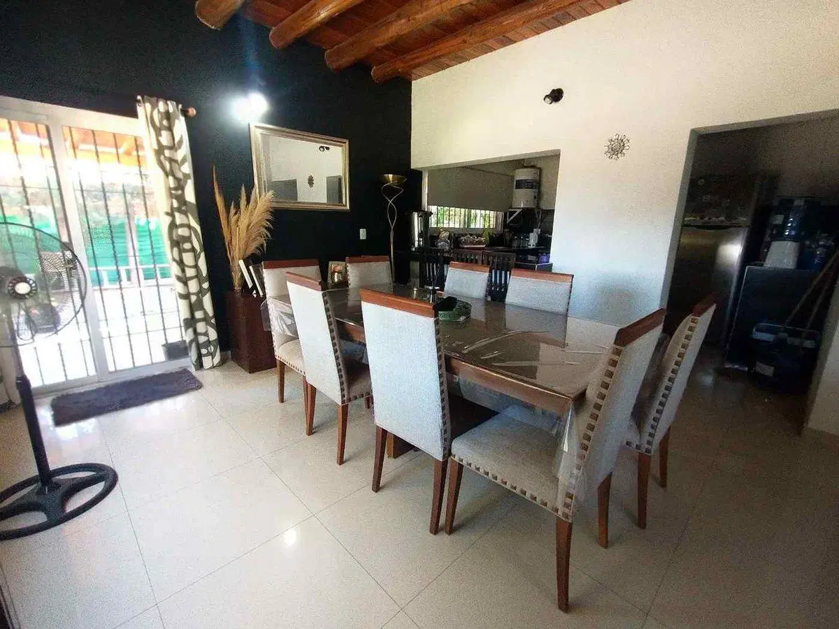 VENTA DE CASA CON  PILETA RODEO DEL MEDIO MAIPU 2