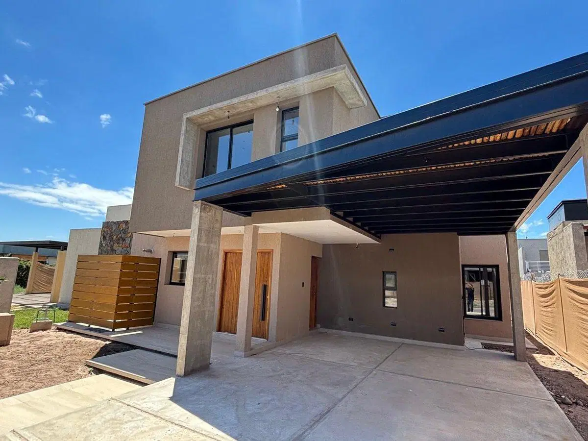 CASA A ESTRENAR EN BARRIO PRIVADO LOMAS DE RUSSELL 8