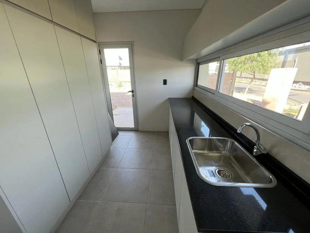 CASA A ESTRENAR EN BARRIO PRIVADO LOMAS DE RUSSELL 8