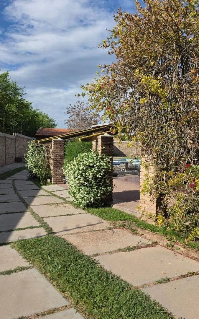 EXCELENTE CASA EN VENTA CARRIL GODOY CRUZ 8