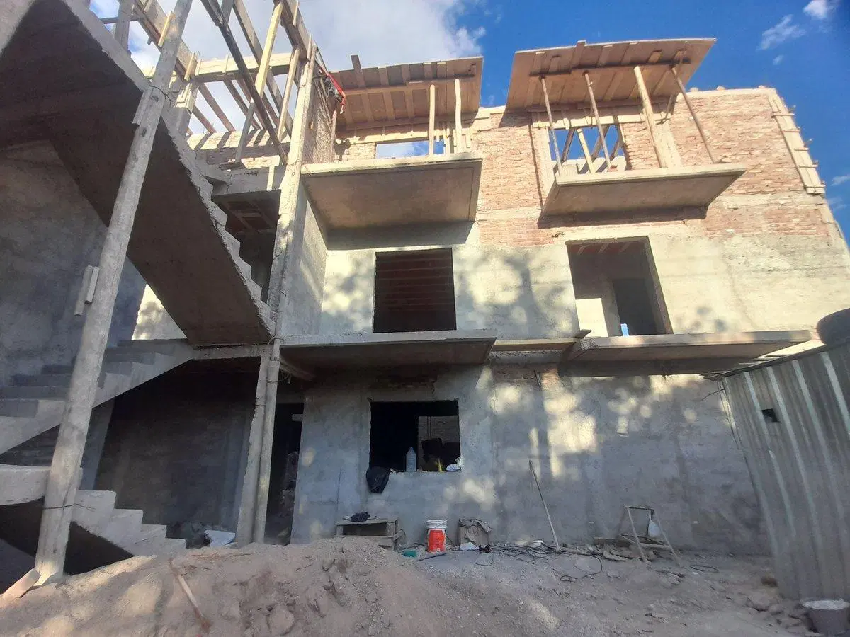 VENTA DE LOCAL COMERCIAL A ESTRENAR GODOY CRUZ 3