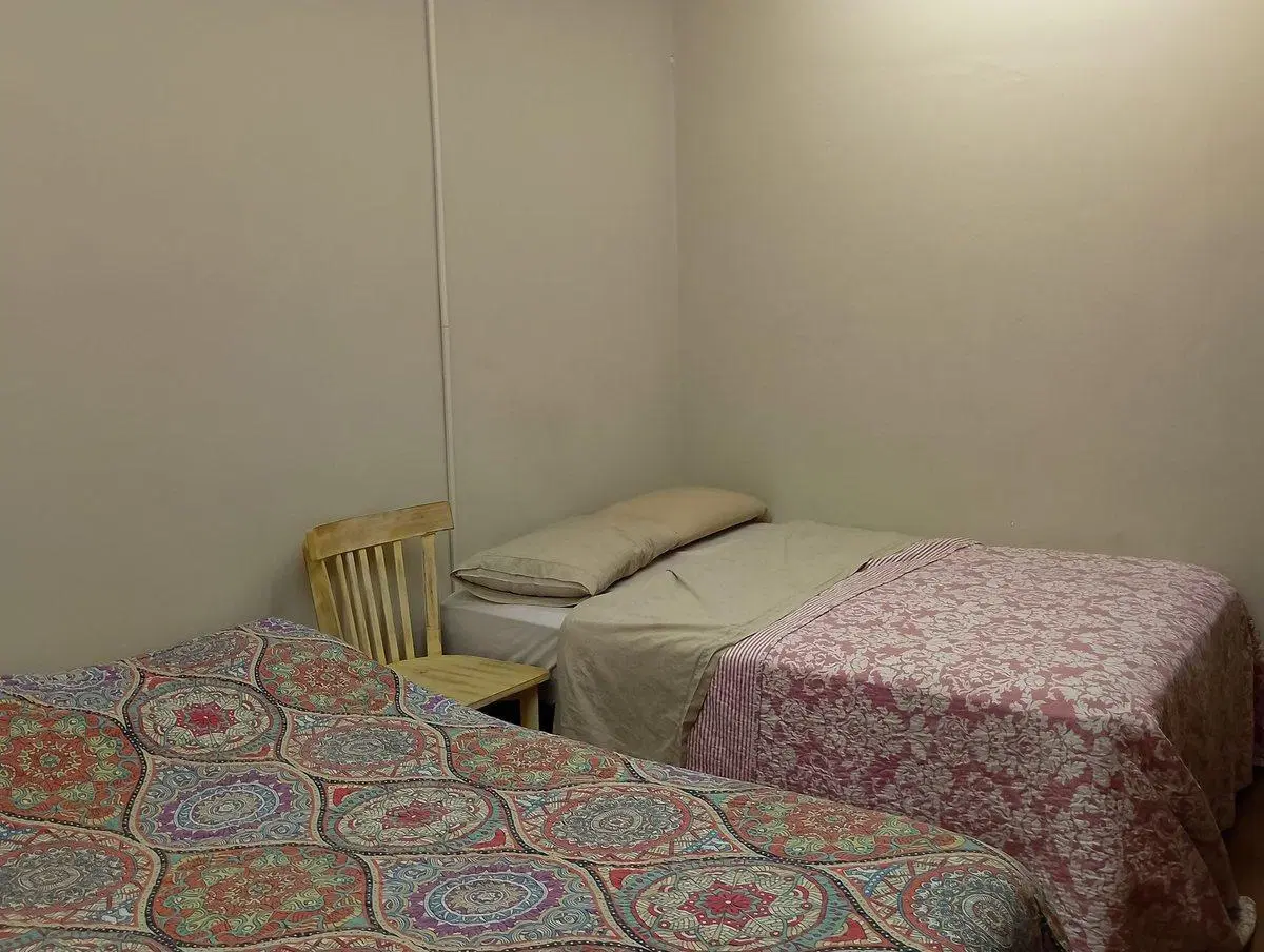 Amplia casa en venta con depto independiente 8