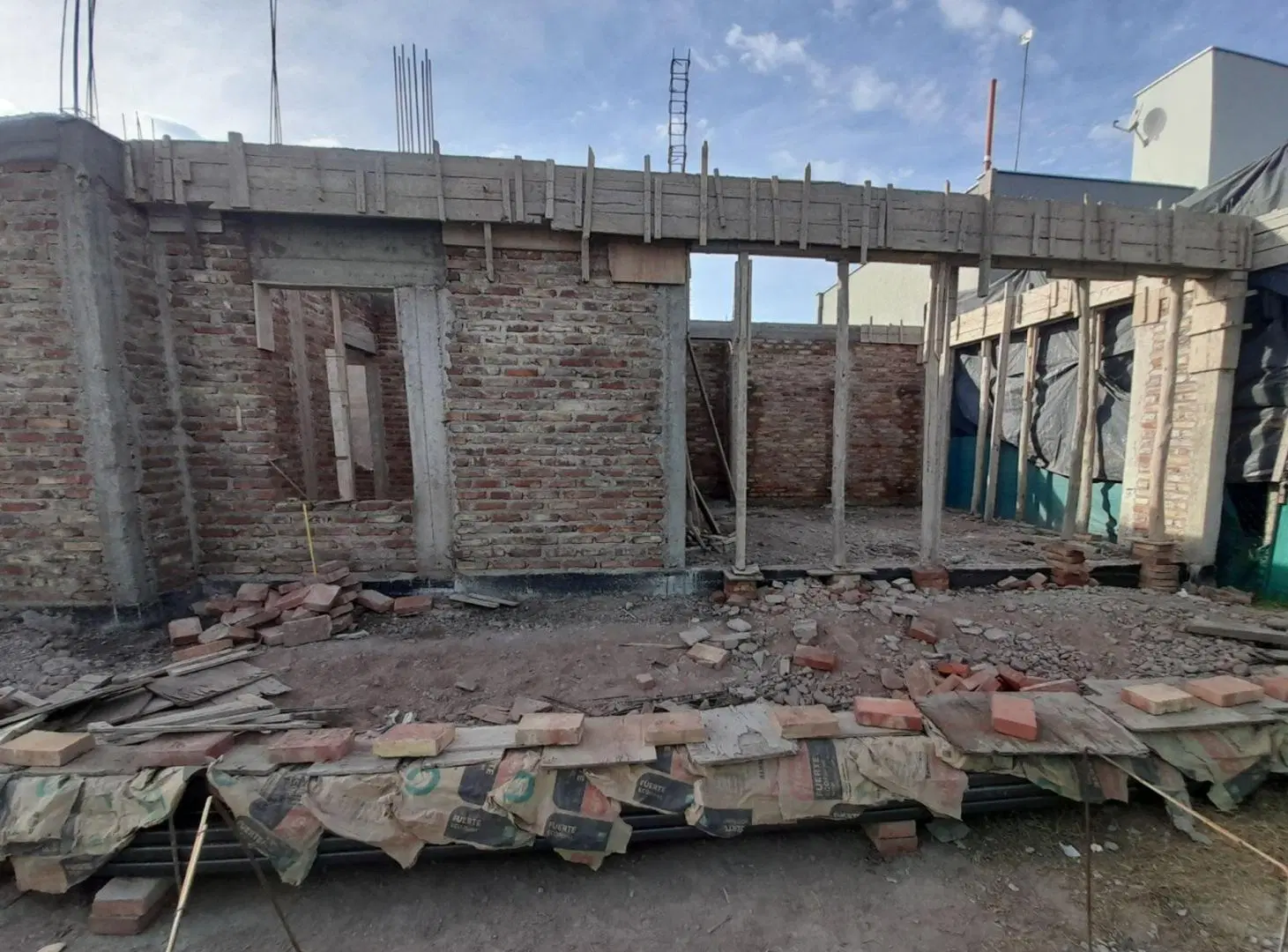 VENTA DE CASA EN POZO BARRIO PRIVADO CORTADERA III 5