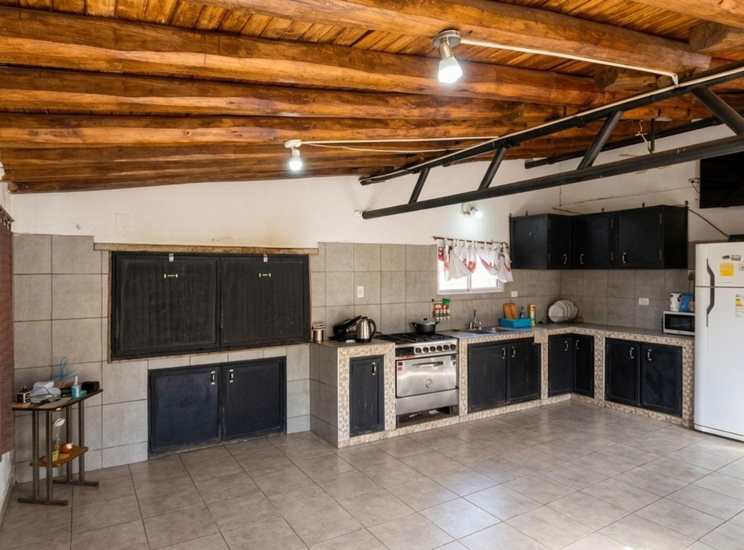 Foto de VENTA DE CASA CON PILETA CHACRAS DE CORIA, imagen 3