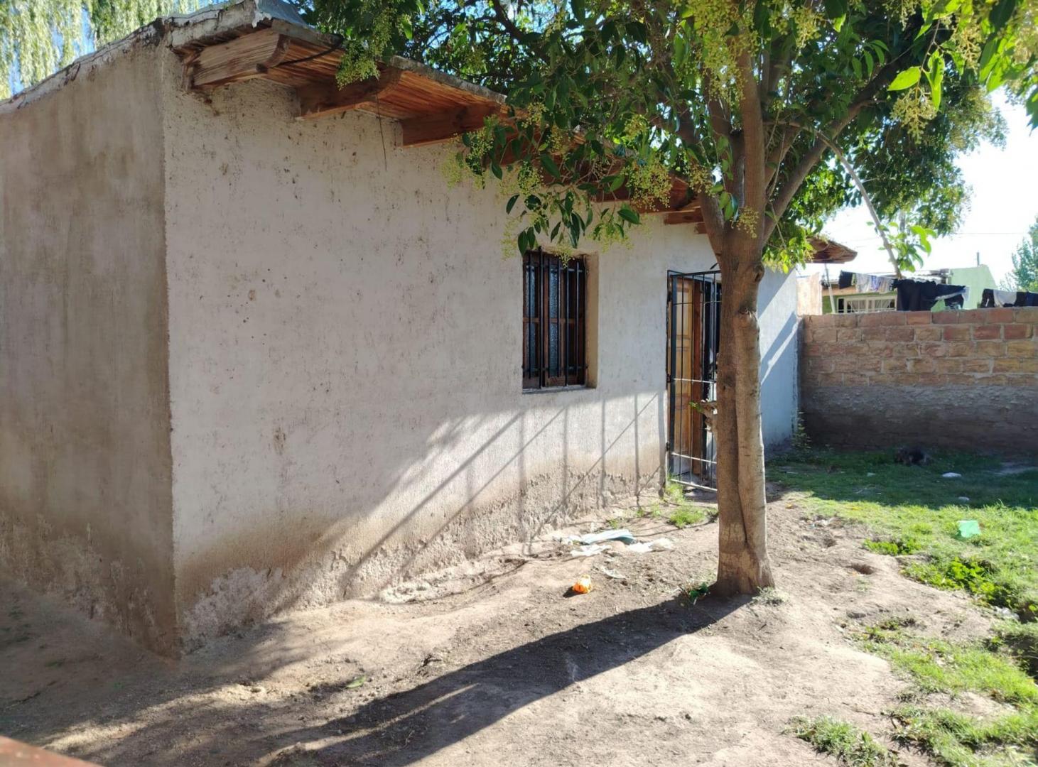 Foto de VENDO TERRENO CON CASA A RECICLAR, imagen 2