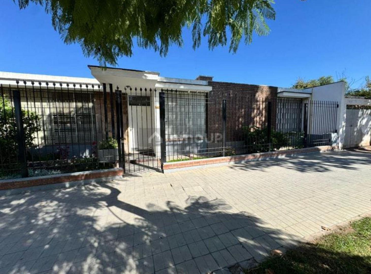 Foto de VENTA AMPLIA CASA ,GODOY CRUZ ROCA ESQ. RAWSON-, imagen 2