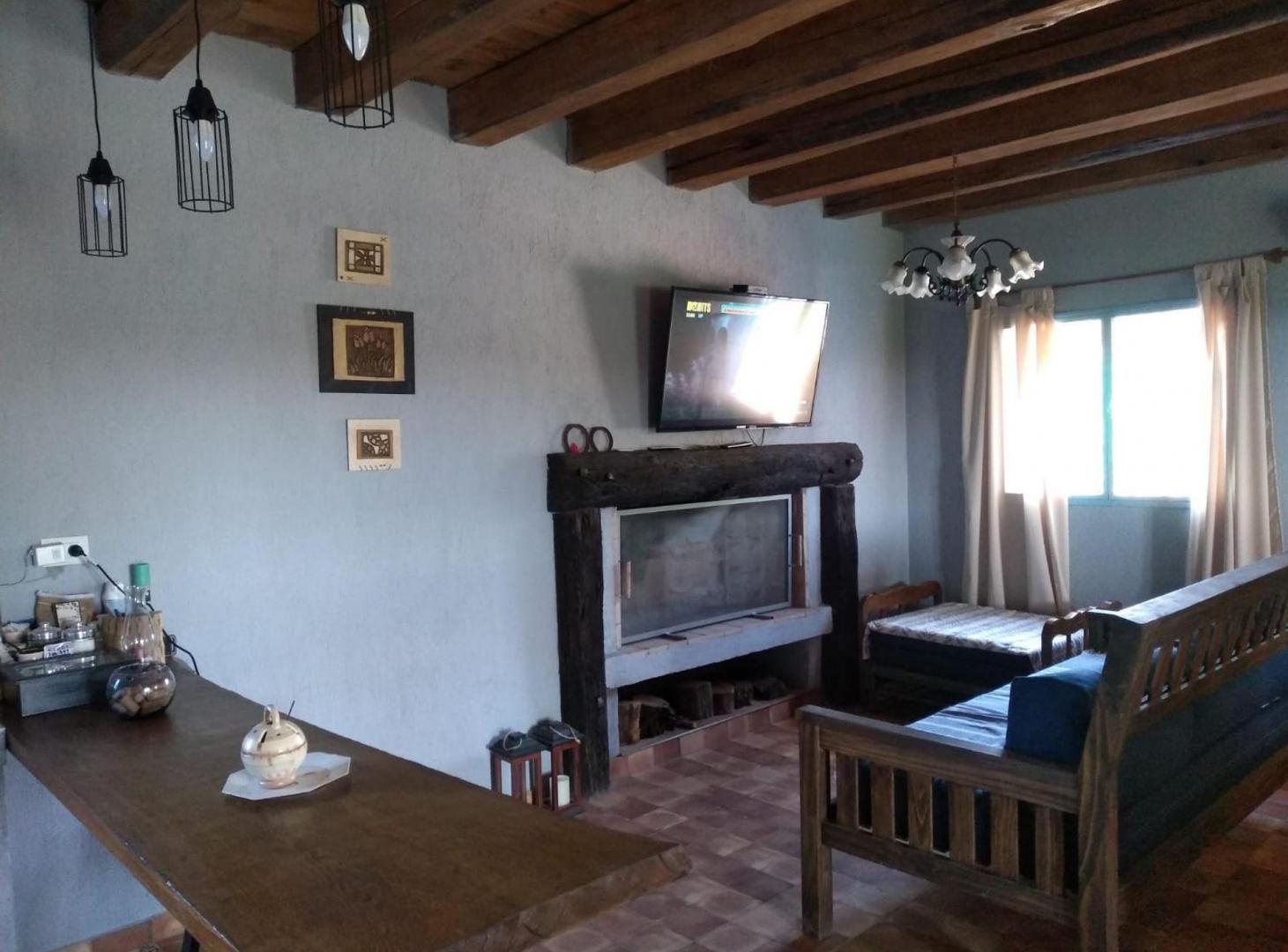 Foto de CASA EN VENTA 2 DORM PILETA VIÑEDO PERDRIEL LUJAN, imagen 1