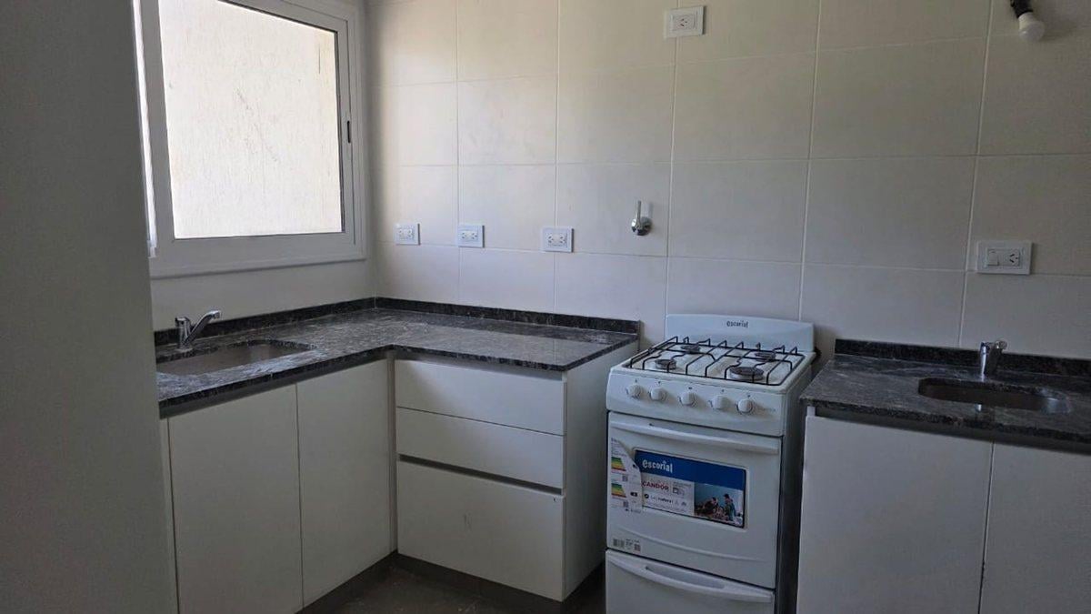 Foto de Duplex 2 Dormitorios Venta Punta Lago Maipú, imagen 3