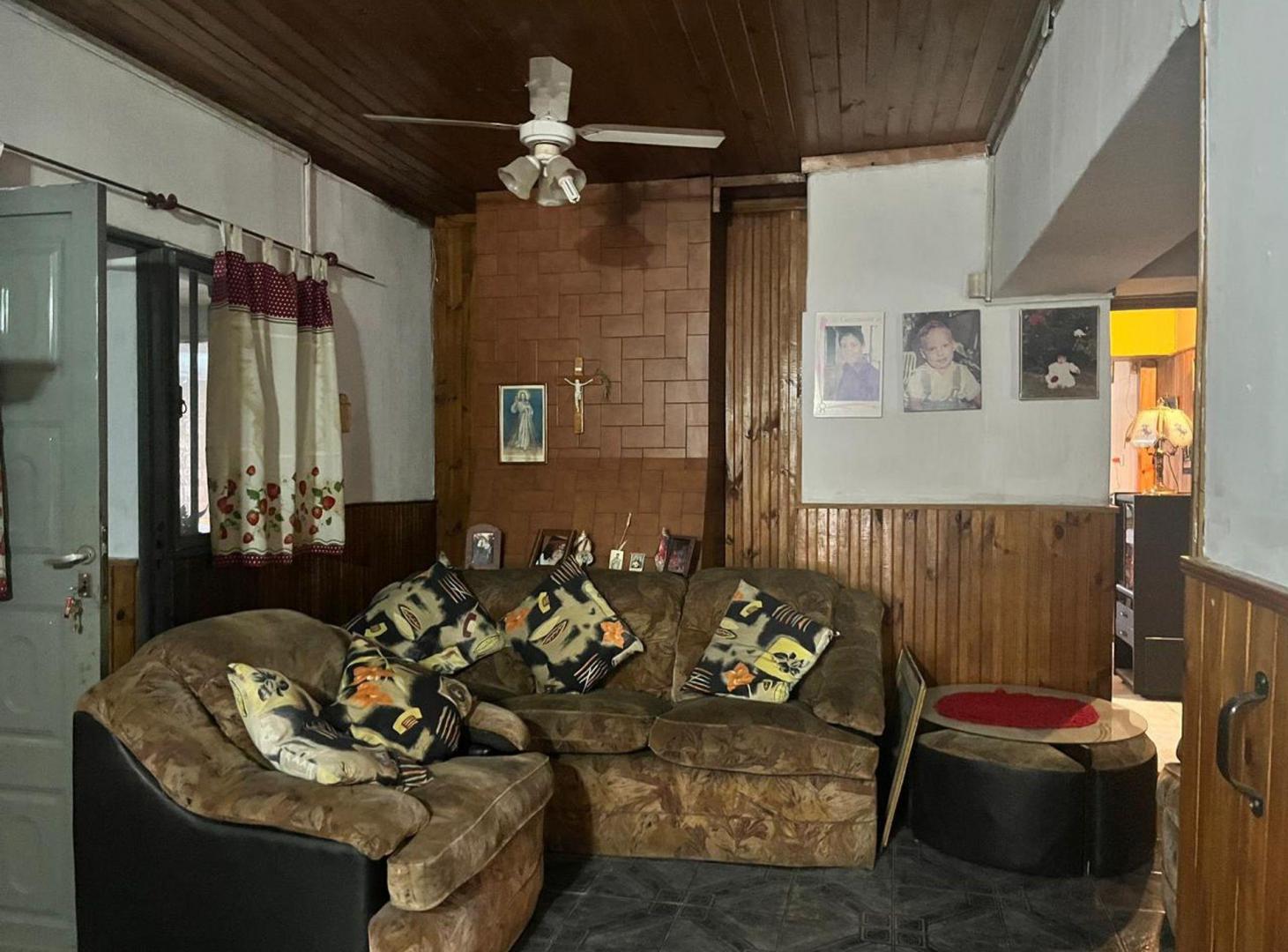 Foto de VENTA CASA 2 DORM, COCHERA DOBLE Y LOCAL LAS HERAS, imagen 5