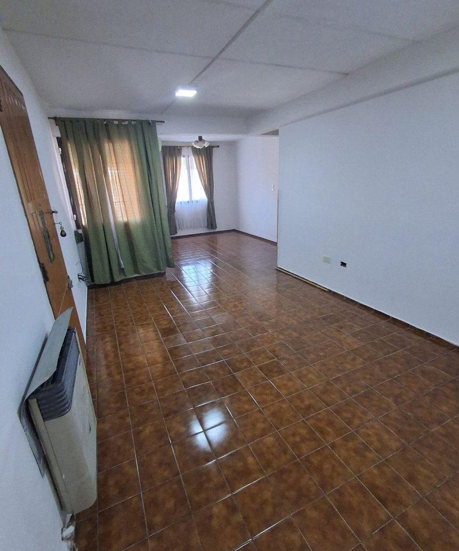 Foto de Venta Depto. 2 dormitorios y cochera en Guaymallén, imagen 2