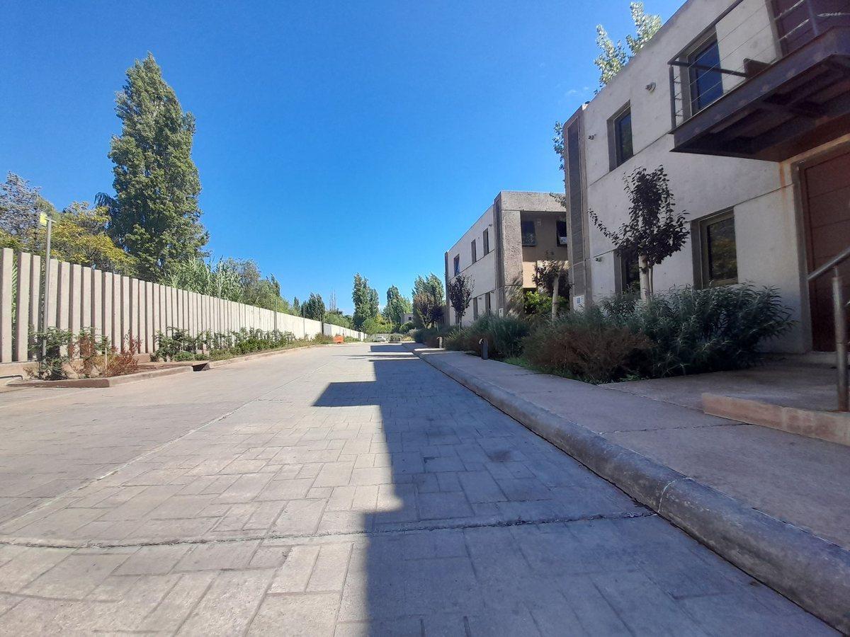 Foto de VENTA DUPLEX DE CATEGORIA CHACRAS DE CORIA, imagen 4