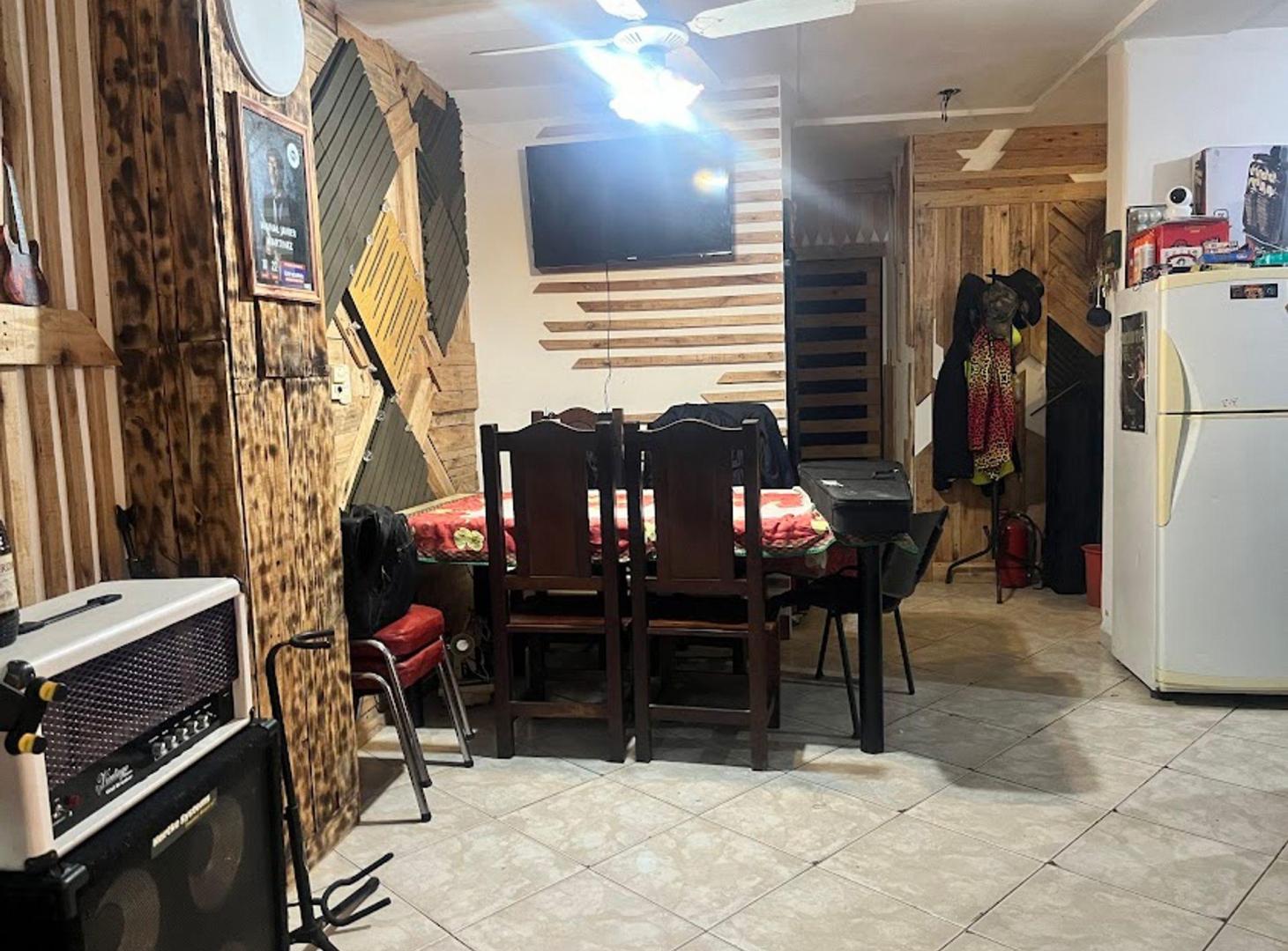 Foto de VENTA CASA 3 DORM. 2 BAÑOS Y GALPON EN GODOY CRUZ, imagen 3