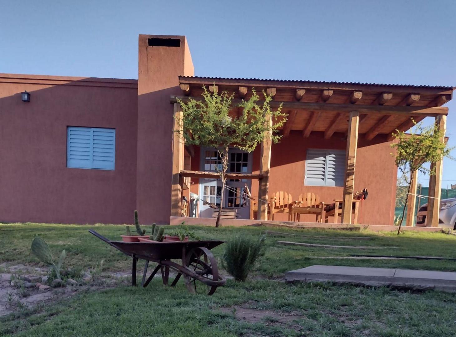 Foto de CASA EN VENTA 2 DORM PILETA VIÑEDO PERDRIEL LUJAN, imagen 1