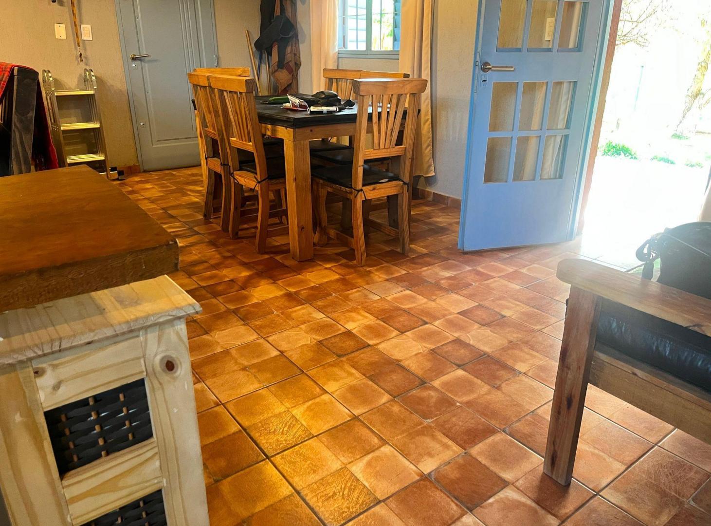 Foto de CASA EN VENTA 2 DORM PILETA VIÑEDO PERDRIEL LUJAN, imagen 2