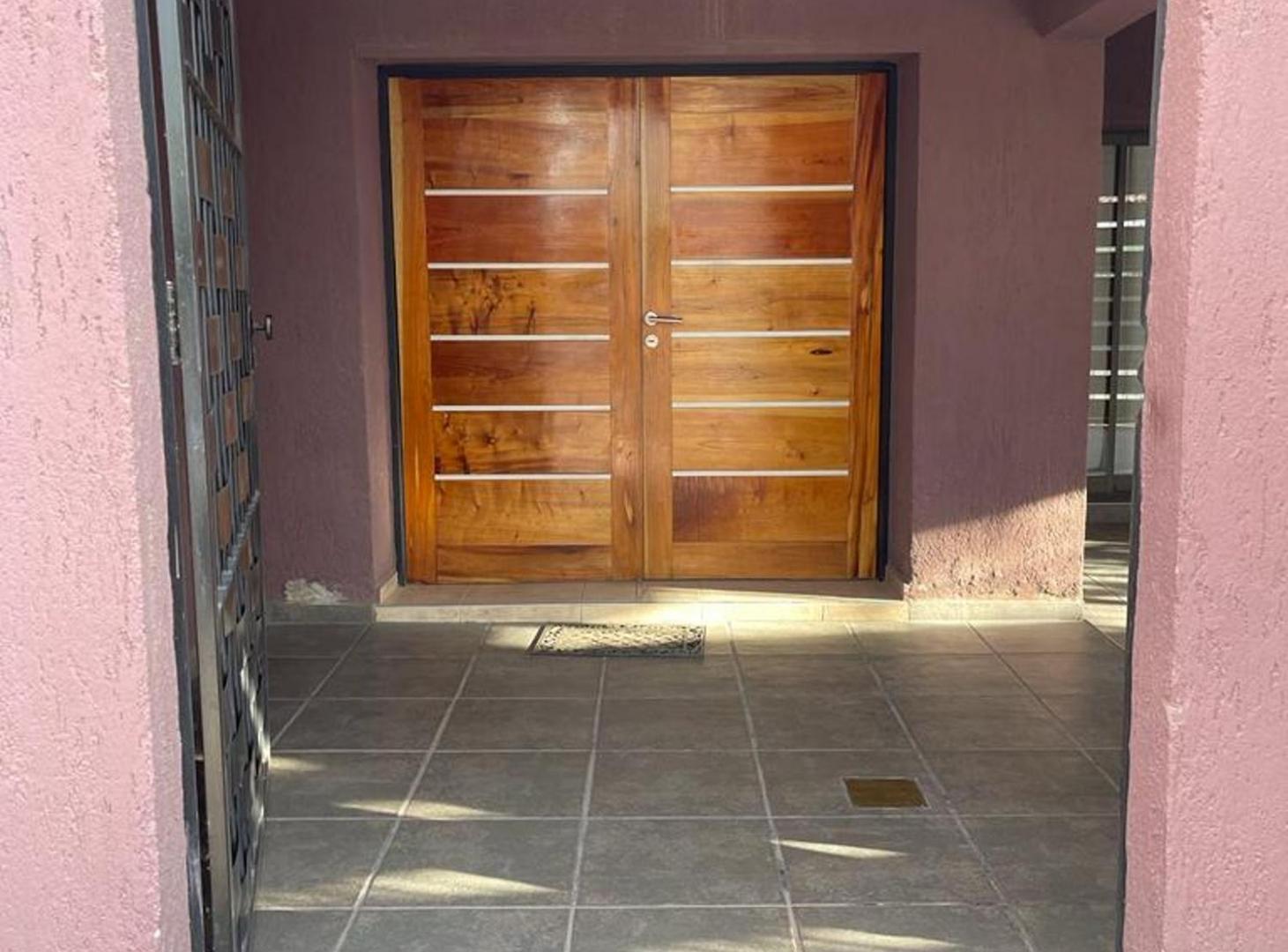 Foto de VENTA CASA 4 DORMITORIOS GUAYMALLEN, imagen 2