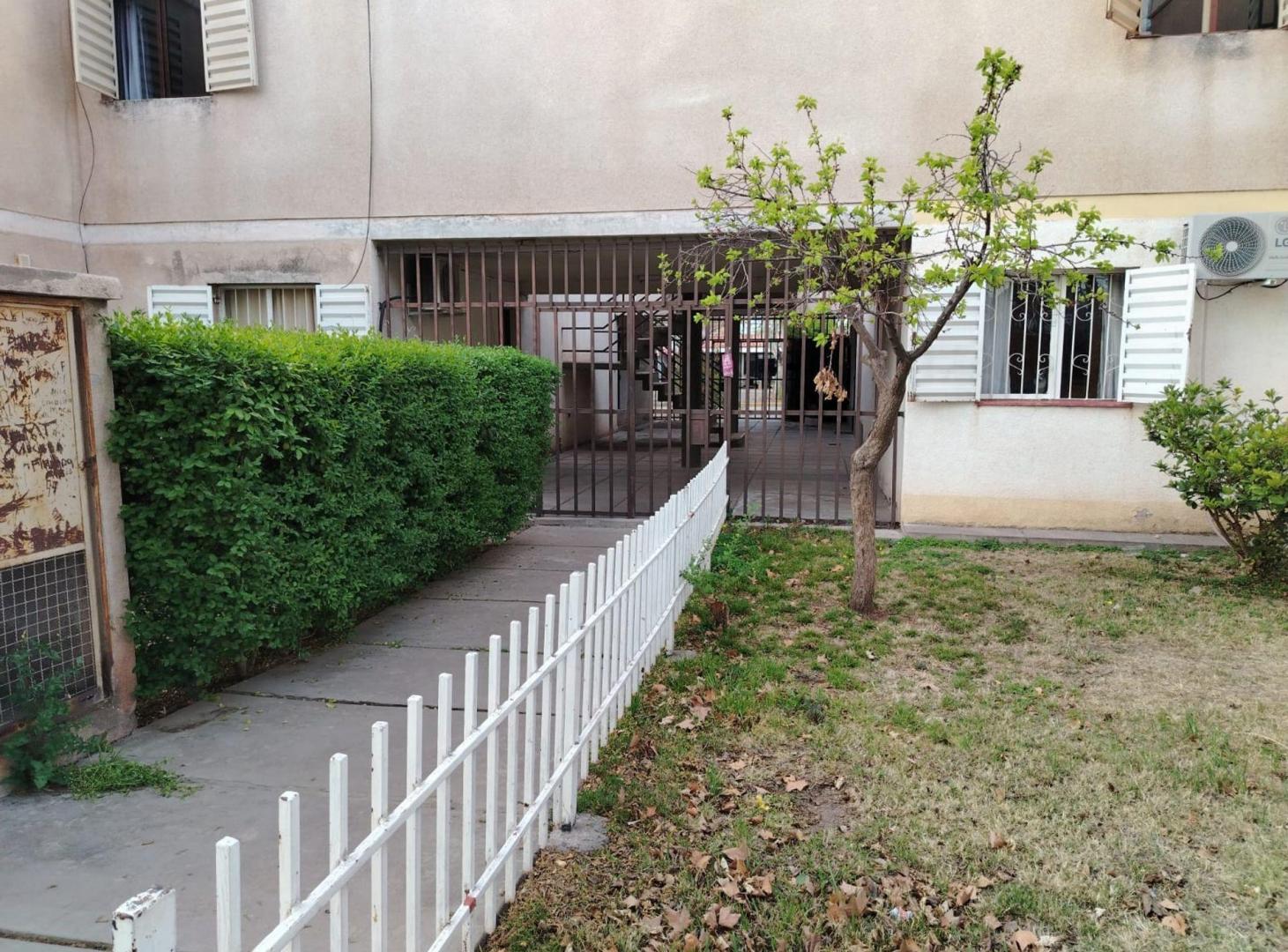 Foto de VENDO DEPTO 3 DORMITORIOS PB BARRIO COVIMET, imagen 2