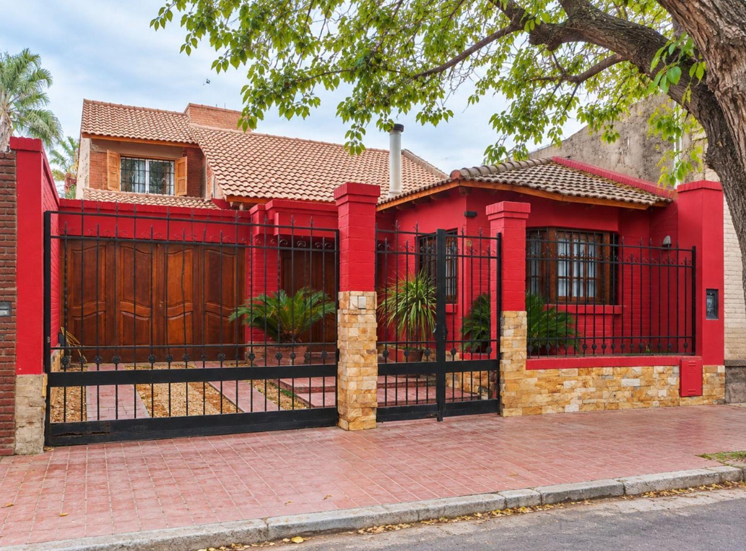 Foto de VENTA CASA CHALET DOS PLANTAS EN SEXTA SECCIÓN, imagen 1