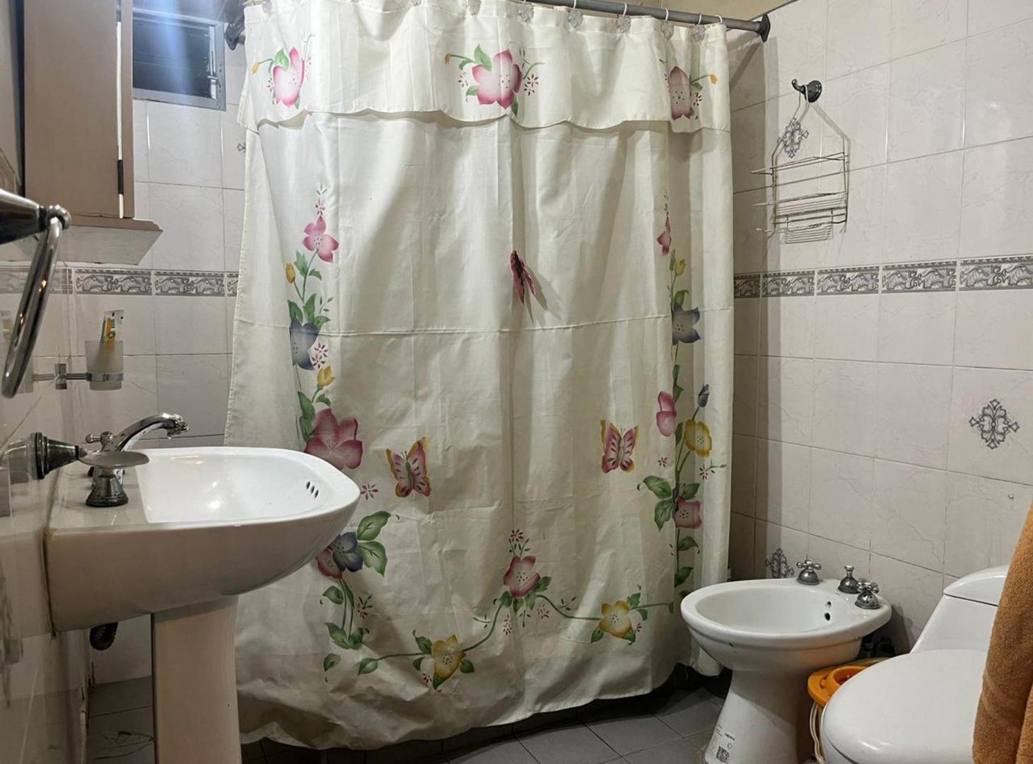 Foto de VENTA CASA 2 DORM, COCHERA DOBLE Y LOCAL COMERCIAL, imagen 5