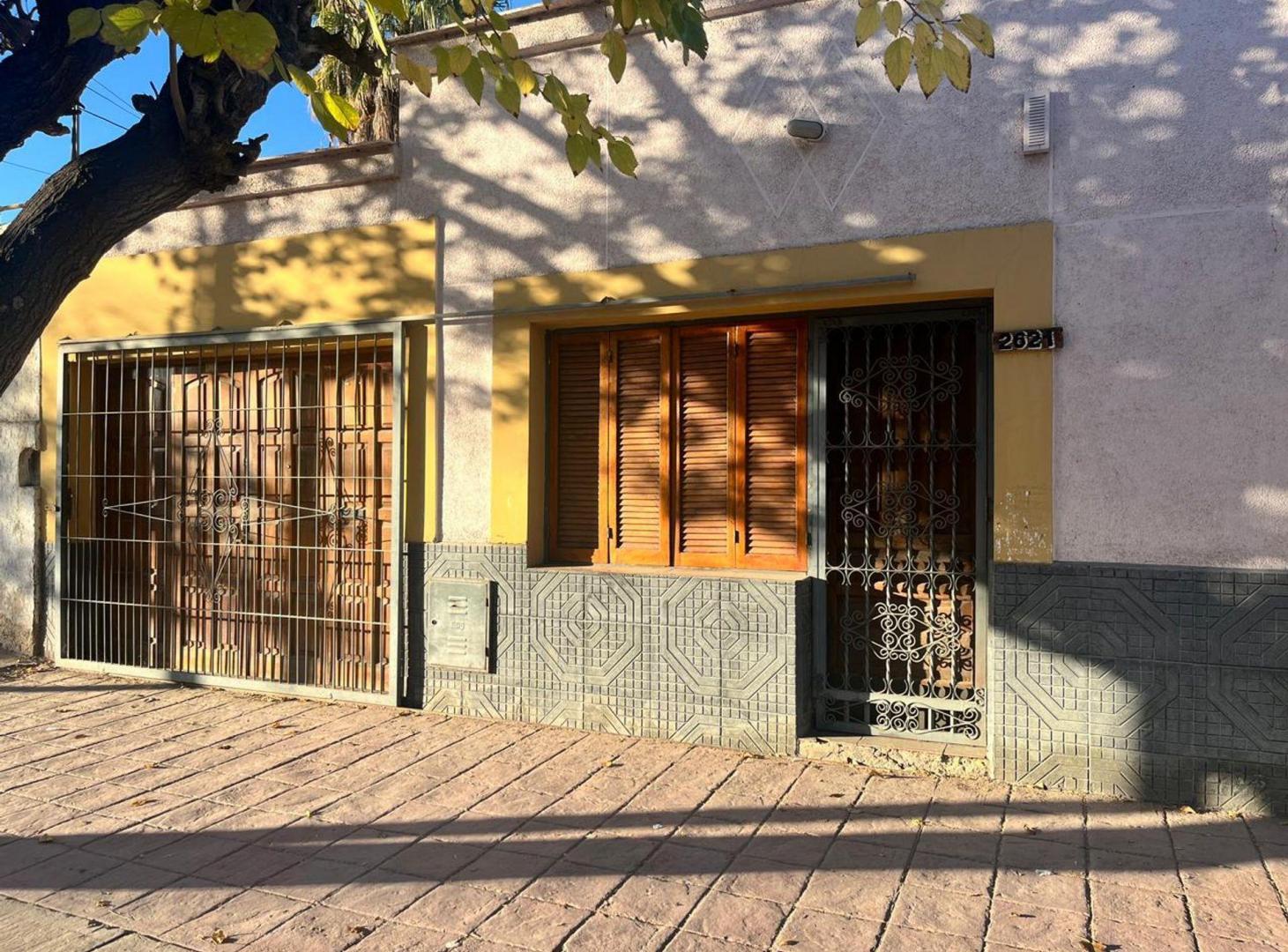 Foto de VENTA CASA 2 DORM, COCHERA DOBLE Y LOCAL COMERCIAL, imagen 3