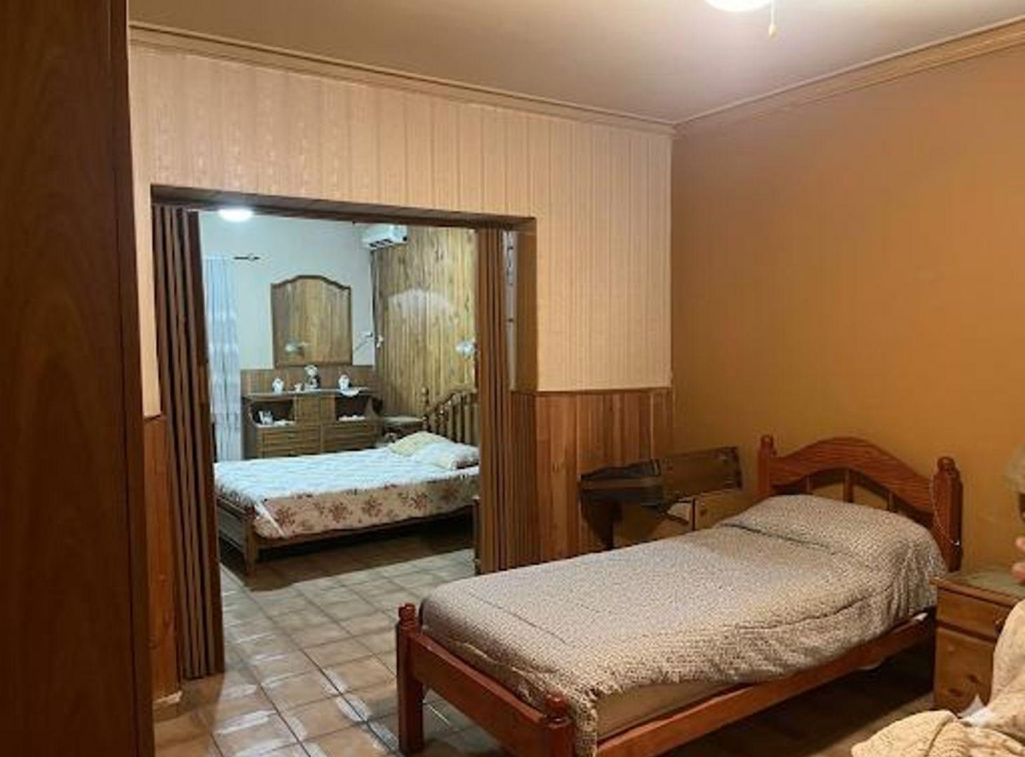 Foto de VENTA CASA 2 DORM, COCHERA DOBLE Y LOCAL COMERCIAL, imagen 4