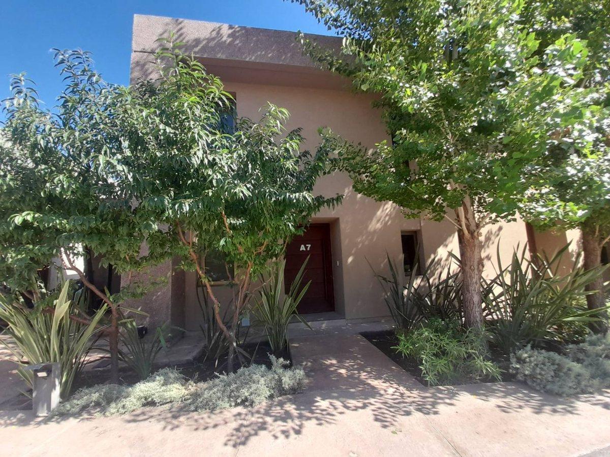 Foto de VENTA DUPLEX DE CATEGORIA CHACRAS DE CORIA, imagen 3