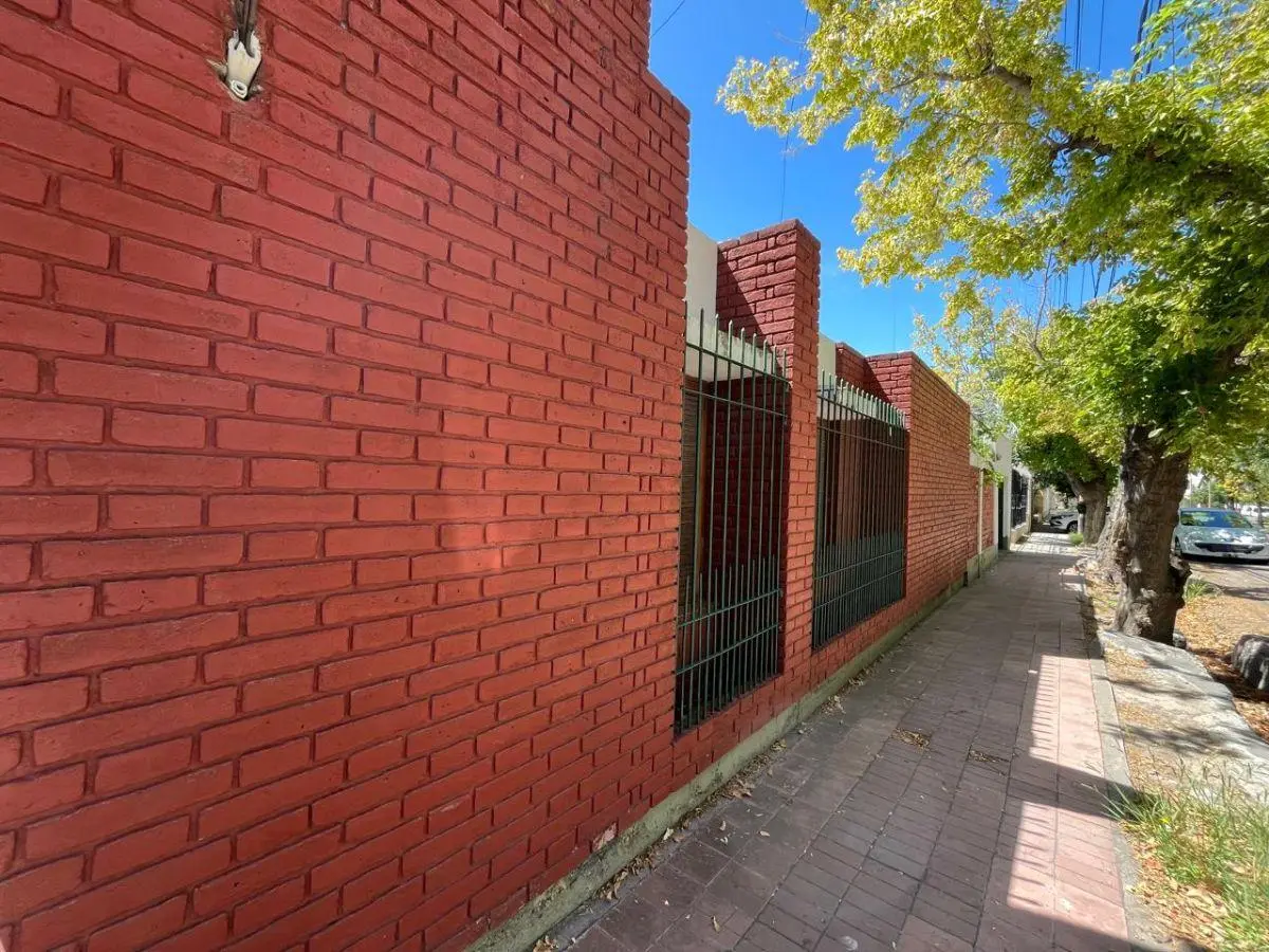 CASA 4 HABITACIONES EN VENTA A MINUTOS DEL CENTRO DE SAN RAFAEL MZA. 4