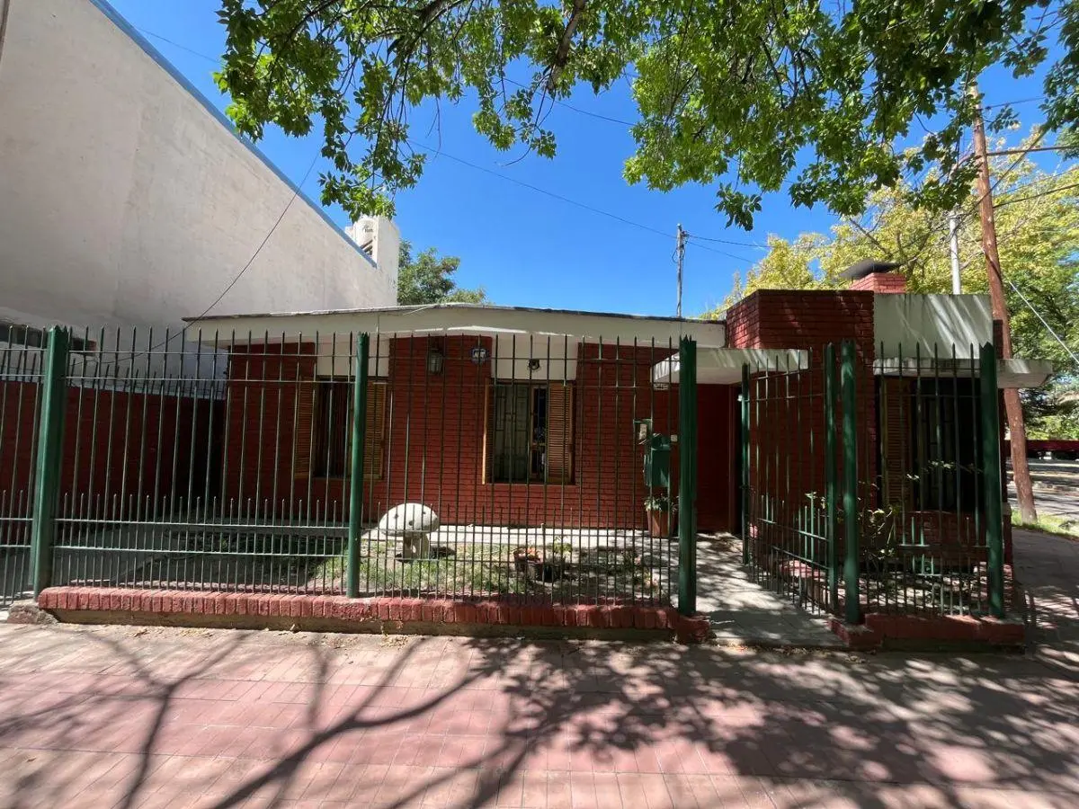 CASA 4 HABITACIONES EN VENTA A MINUTOS DEL CENTRO DE SAN RAFAEL MZA. 3