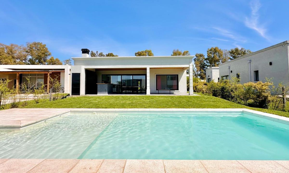 Casa en  Venta 3 dormitorios Santa Elena Pilar del Este