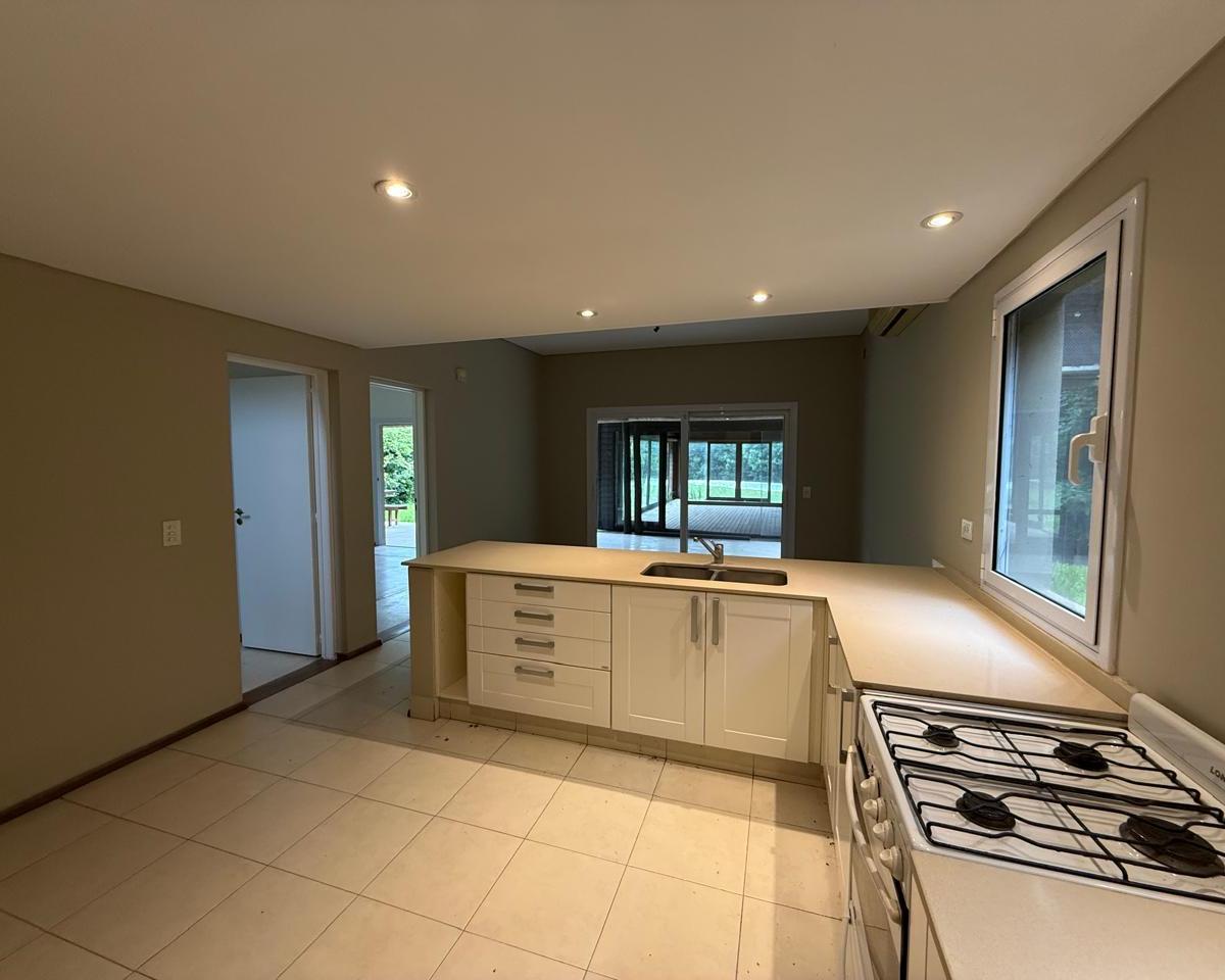 Foto de Casa en Venta 4 dormitorios + Playroom mas estudio Saint Matthew's APTO, imagen 4